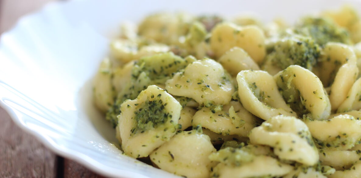 ORECCHIETTE CON BROCCOLI E SALSICCIA