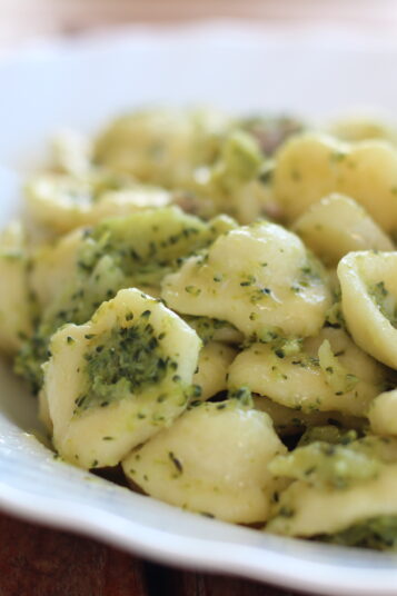 ORECCHIETTE CON BROCCOLI E SALSICCIA