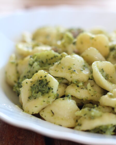 ORECCHIETTE CON BROCCOLI E SALSICCIA